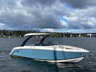 31' Cobalt 2021 Yacht For Sale
